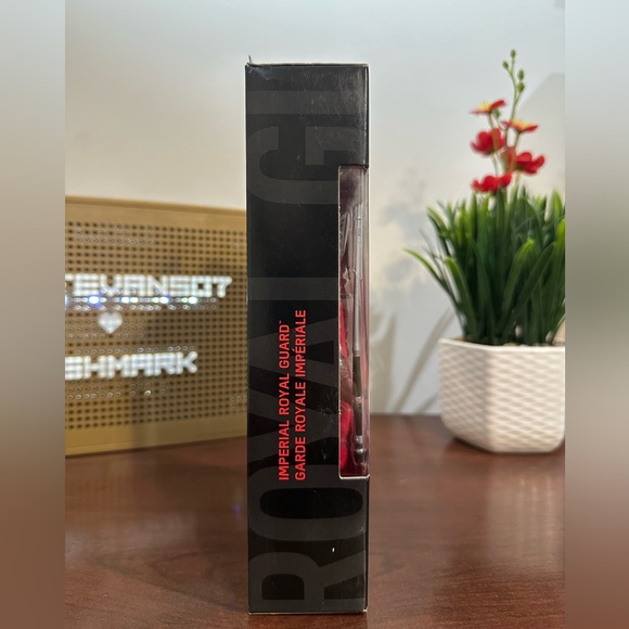 Star Wars The Black Series Imperial Royal Guard Figure - Picture 7 of 7